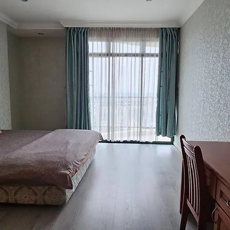 Kenyalang Riverine Emerald Condominium Homestay Kuching Exterior photo