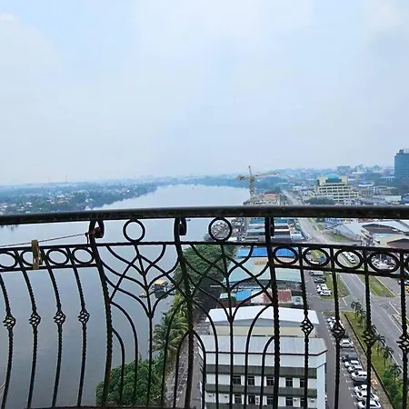 Kenyalang Riverine Emerald Condominium Homestay Kuching Exterior photo