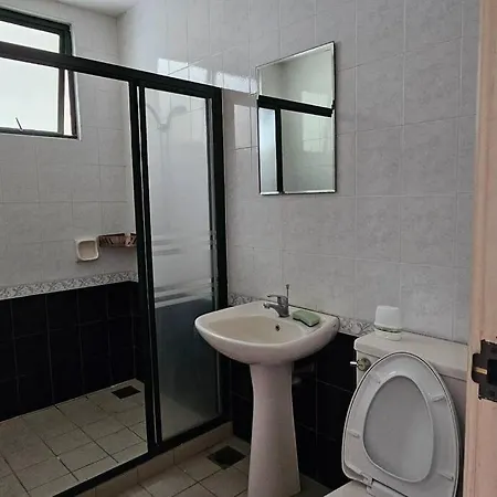 Kenyalang Riverine Emerald Condominium Homestay Kuching Exterior photo