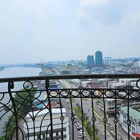 Kenyalang Riverine Emerald Condominium Homestay Kuching Exterior photo