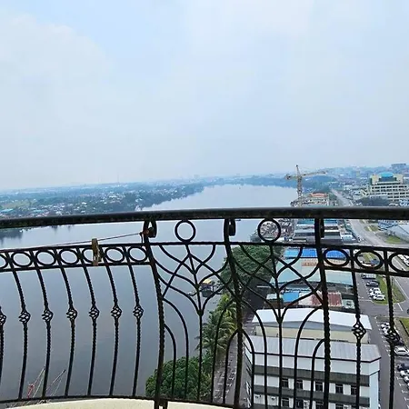 Kenyalang Riverine Emerald Condominium Homestay Kuching Exterior photo