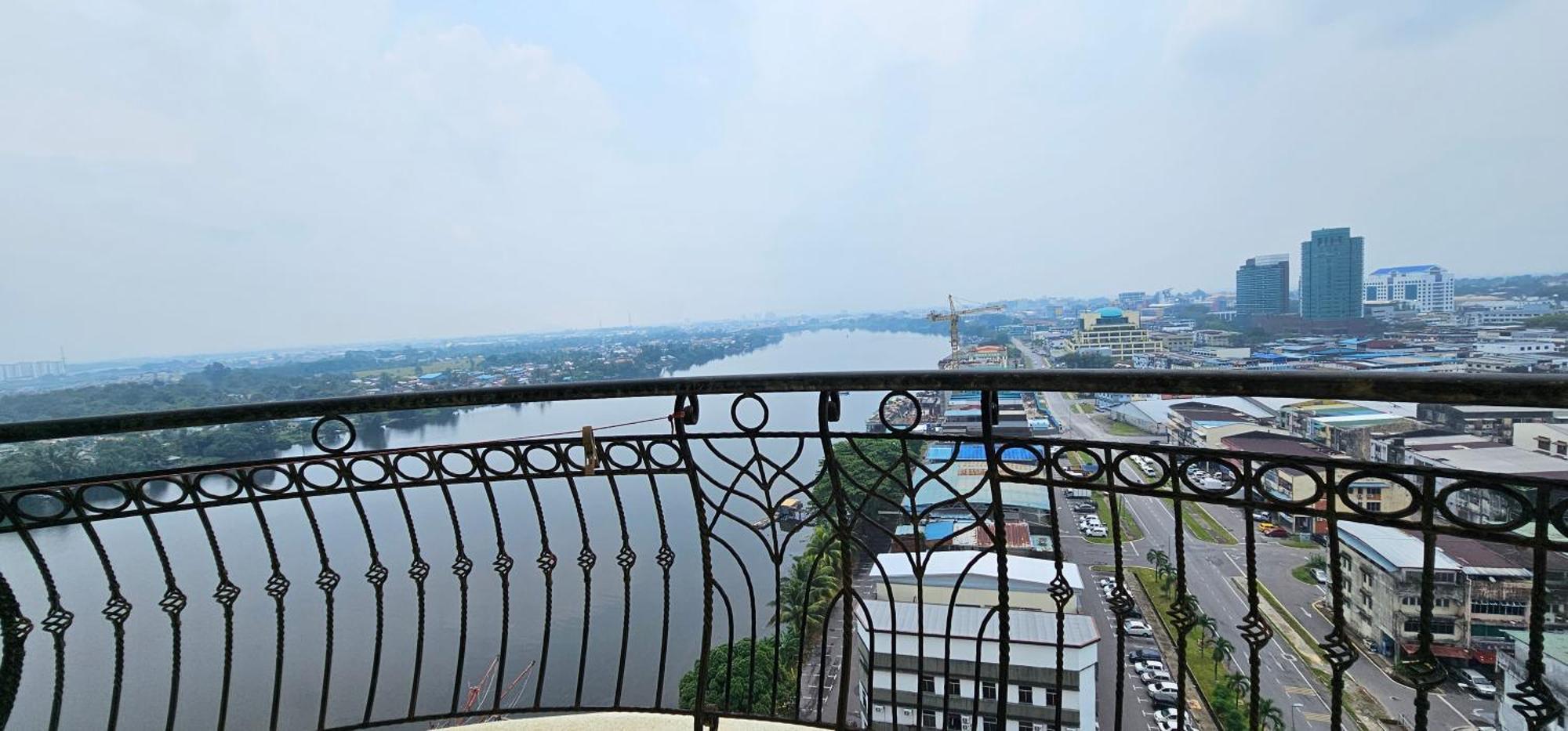 Kenyalang Riverine Emerald Apartment *