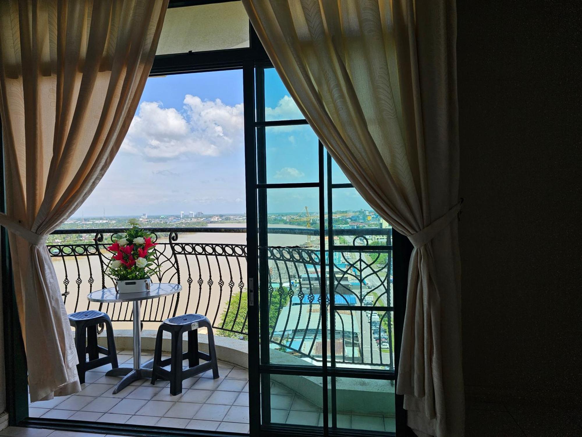 Kenyalang Riverine Emerald Apartment Kuching